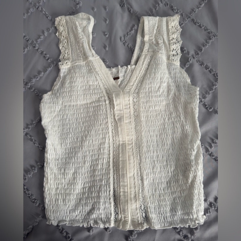 Ribbed top with lace trim on sleeves